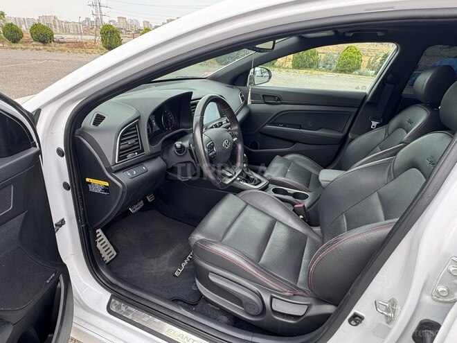 Hyundai Elantra-13