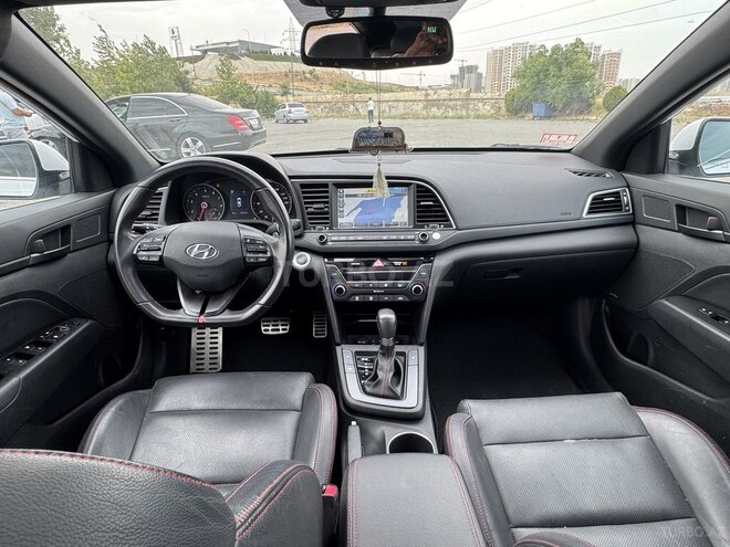 Hyundai Elantra-11