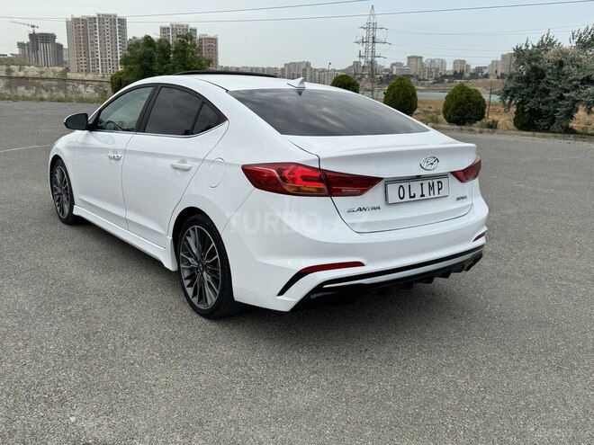 Hyundai Elantra-8