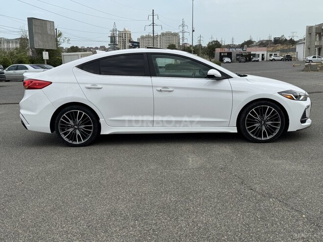Hyundai Elantra-5
