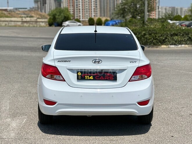 Hyundai Accent-7