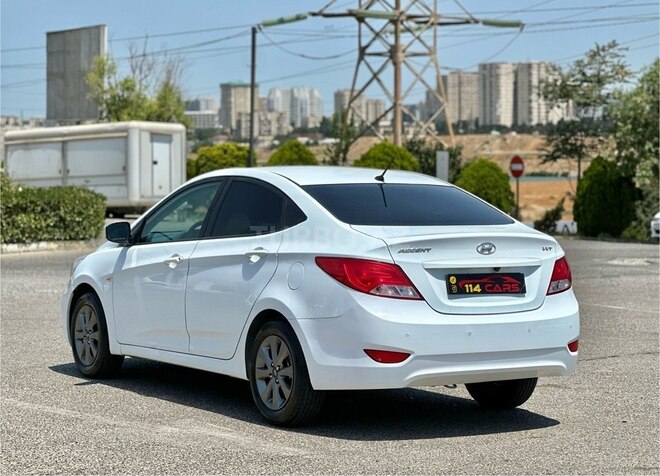 Hyundai Accent-6