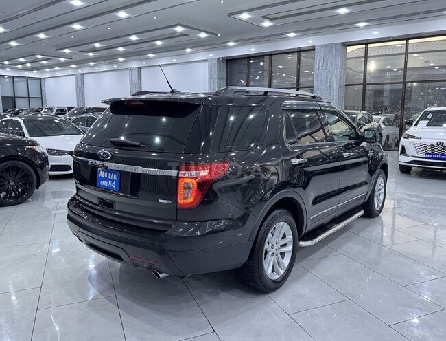 Ford Explorer-5