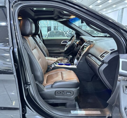 Ford Explorer-12