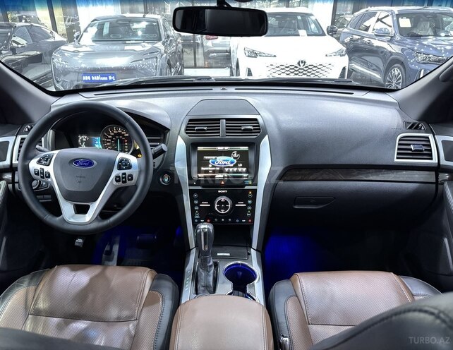 Ford Explorer-8