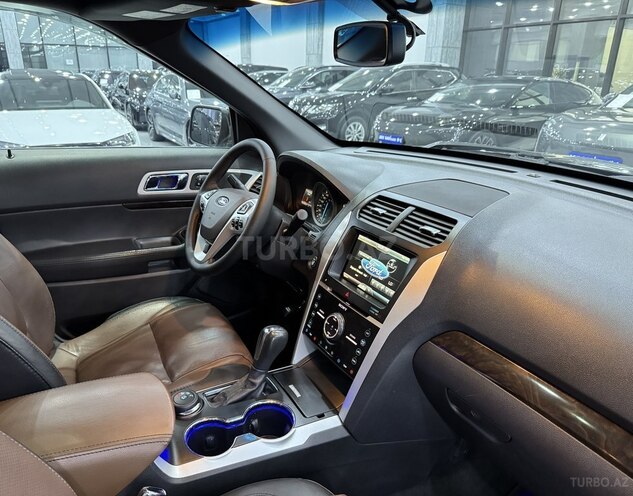Ford Explorer-10