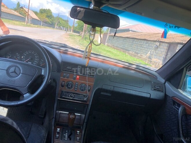 Mercedes C 200 1995, 449,000 km - 1.8 л - Qax