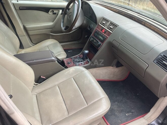 Mercedes C 230 1997, 281,000 km - 2.3 л - Yevlax