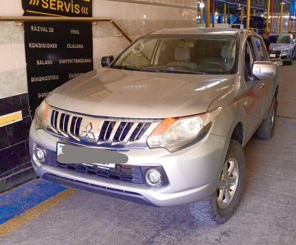 Mitsubishi L200 2018, 246,000 km - 2.4 л - Bakı