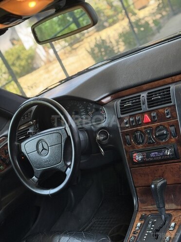 Mercedes E 240 1998, 337,144 km - 2.4 l - Bakı