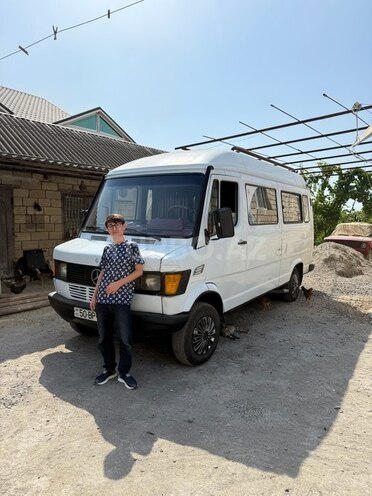 Mercedes 208 D 1994, 300,000 km - 2.3 л - Şirvan