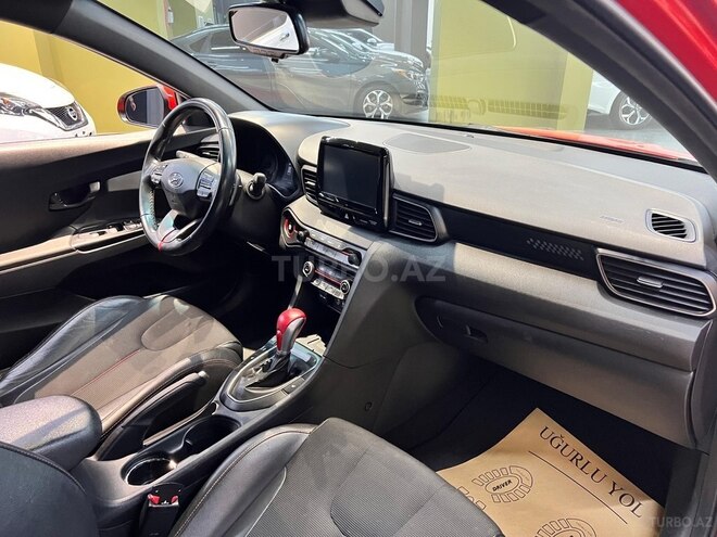 Hyundai Veloster-16