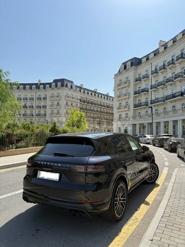 Porsche Cayenne-2