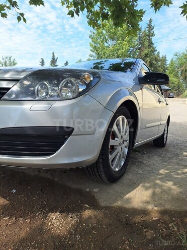 Opel Astra 2004, 293,000 km - 1.4 l - Yevlax