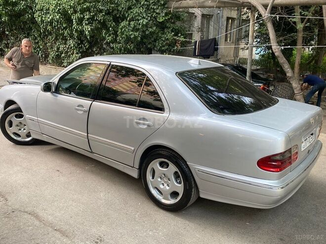 Mercedes E 220 d 2001, 270,000 km - 2.2 l - Bakı