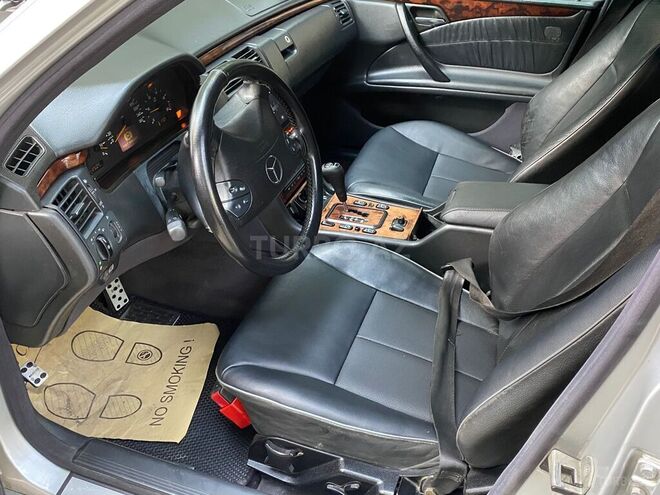 Mercedes E 220 d 2001, 270,000 km - 2.2 l - Bakı