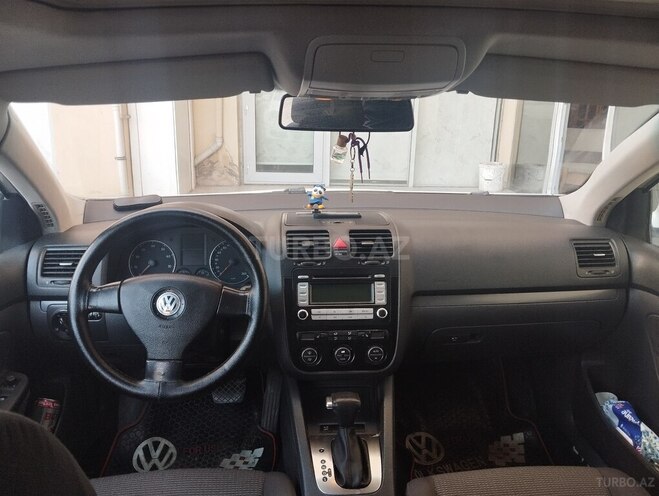 Volkswagen Jetta-5