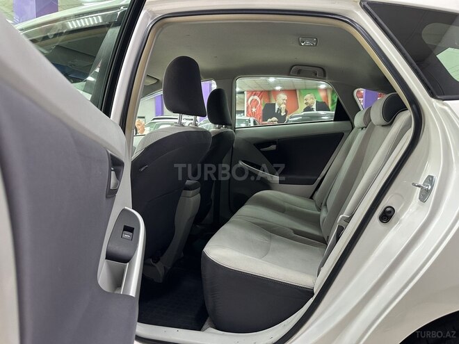 Toyota Prius-7