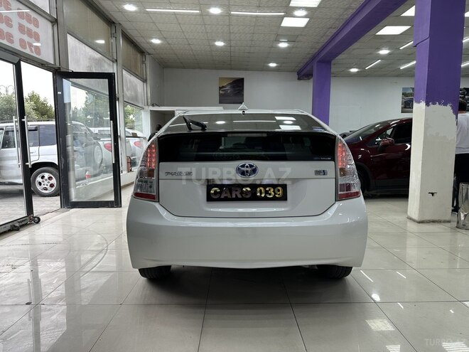 Toyota Prius-12