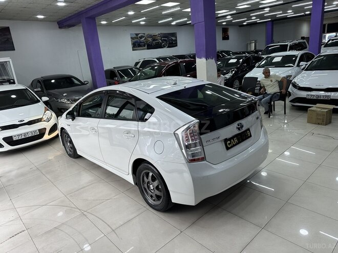Toyota Prius-10