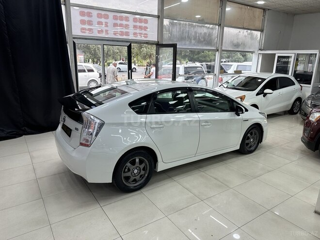 Toyota Prius-13