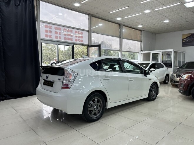 Toyota Prius-14
