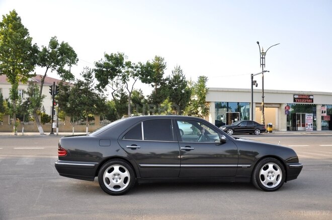 Mercedes E 220 d 2001, 300,500 km - 2.2 л - Bakı