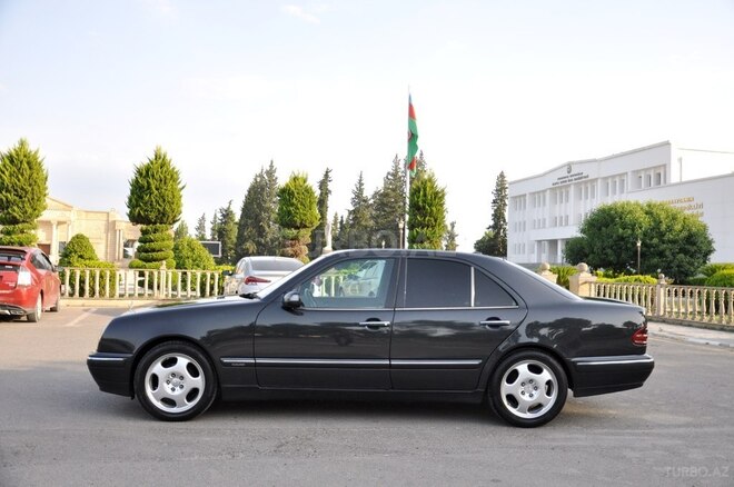 Mercedes E 220 d 2001, 300,500 km - 2.2 л - Bakı