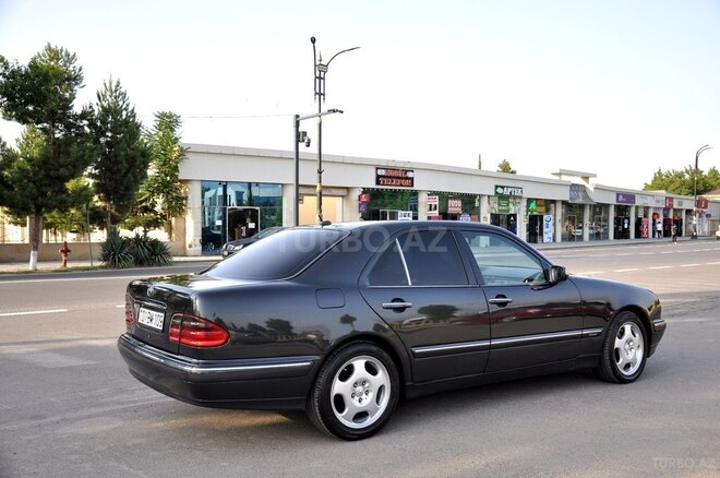 Mercedes E 220 d 2001, 300,500 km - 2.2 л - Bakı