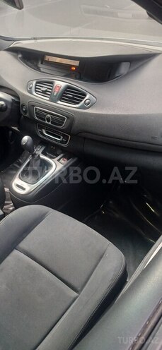 Renault Megane-11