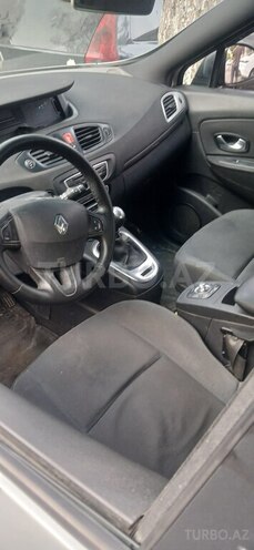 Renault Megane-12