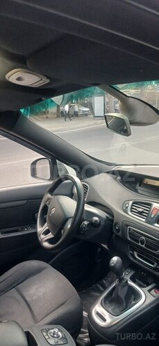 Renault Megane-10