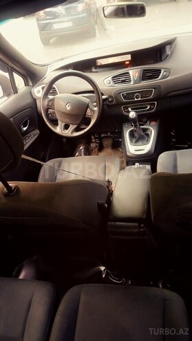 Renault Megane-13