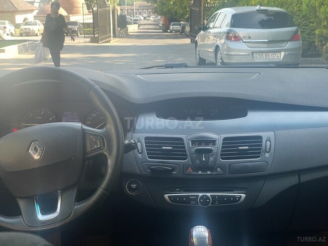 Renault Laguna-7