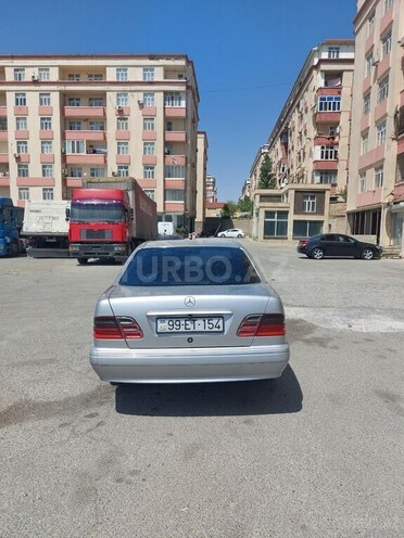 Mercedes E 220 d 2001, 337,420 km - 2.2 l - Bakı