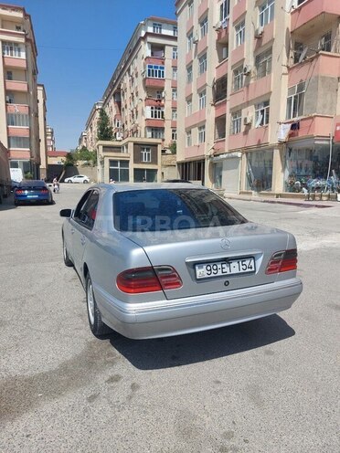 Mercedes E 220 d 2001, 337,420 km - 2.2 l - Bakı