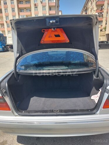 Mercedes E 220 d 2001, 337,420 km - 2.2 l - Bakı