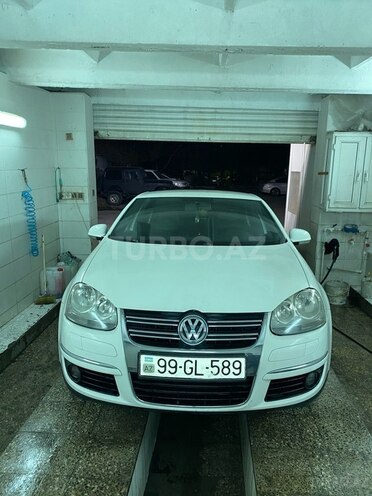 Volkswagen Jetta-1