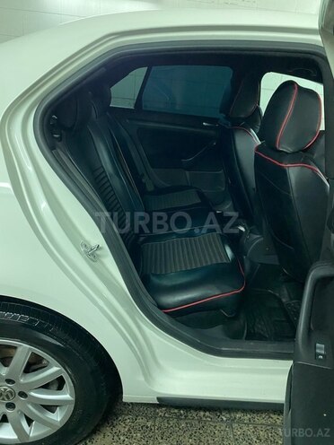 Volkswagen Jetta-12
