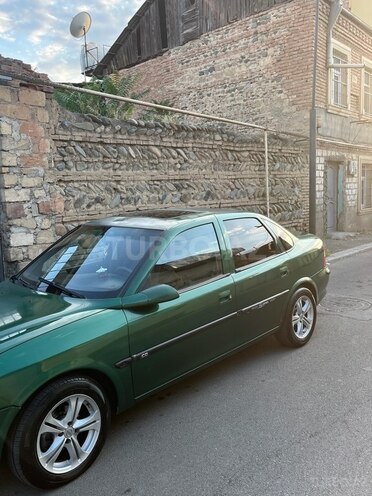 Opel Vectra 1996, 300,000 km - 1.6 l - Gəncə