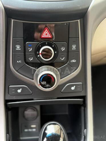 Hyundai Elantra 2015, 165,601 km - 1.8 l - Bakı