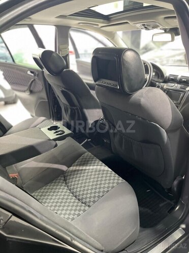 Mercedes C 240-11