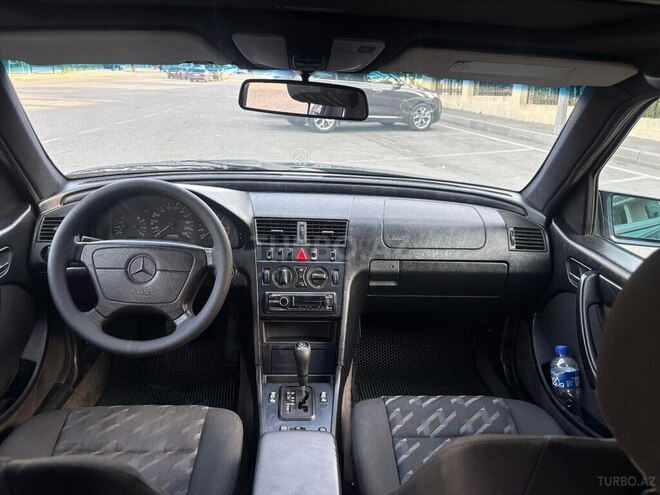 Mercedes C 220 d-3