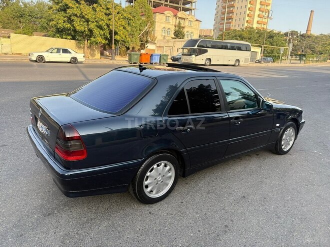 Mercedes C 220 d-4