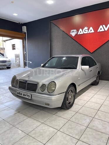 Mercedes E 200-1