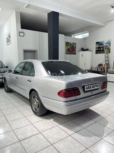 Mercedes E 200-7