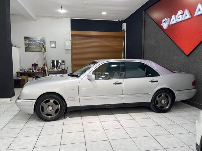 Mercedes E 200-4