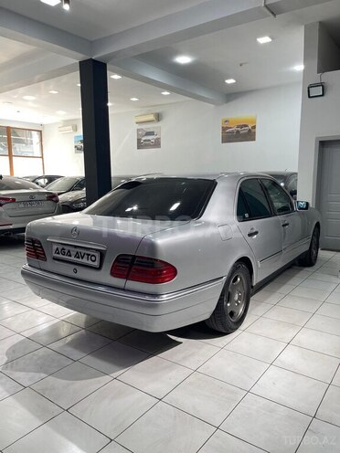 Mercedes E 200-5