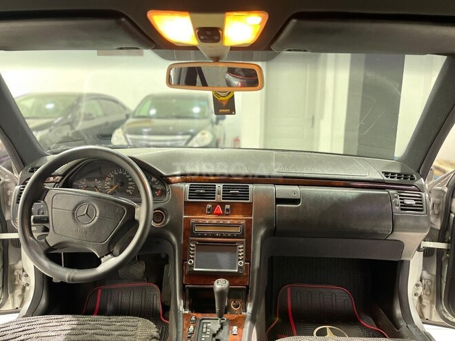 Mercedes E 200-9