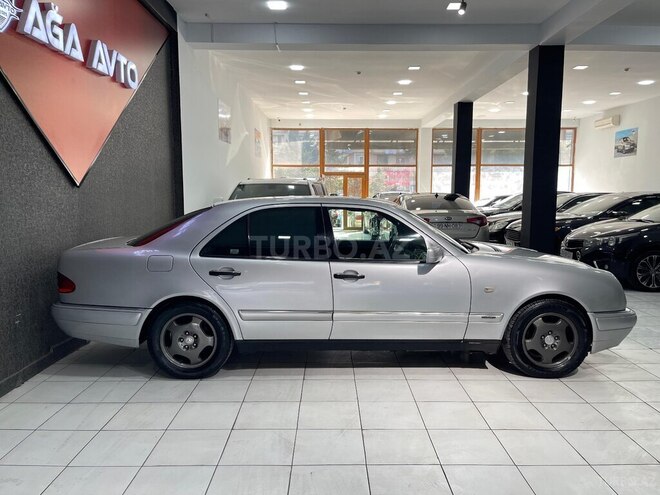 Mercedes E 200-8